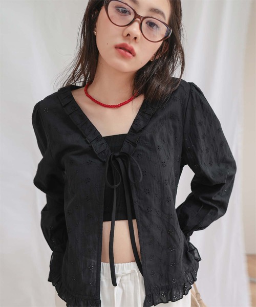 miette(ミエット)の「フリルデザインコットンレースブラウス(シャツ/ブラウス・レディース・ブラック/オフホワイト・L/M/S)」の2枚目の写真