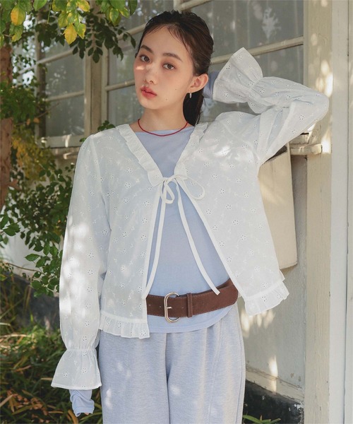 miette(ミエット)の「フリルデザインコットンレースブラウス(シャツ/ブラウス・レディース・ブラック/オフホワイト・L/M/S)」の3枚目の写真