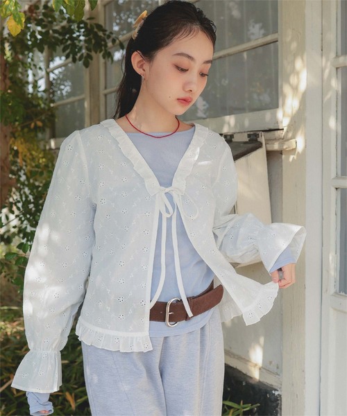 miette(ミエット)の「フリルデザインコットンレースブラウス(シャツ/ブラウス・レディース・ブラック/オフホワイト・L/M/S)」の6枚目の写真