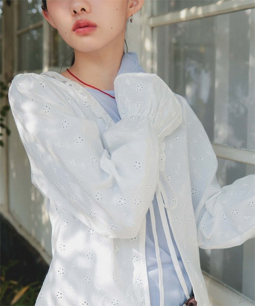 miette(ミエット)の「フリルデザインコットンレースブラウス(シャツ/ブラウス・レディース・ブラック/オフホワイト・L/M/S)」の10枚目の写真