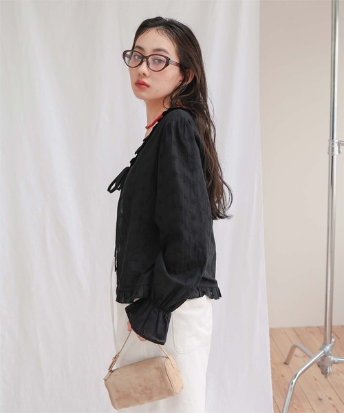 miette(ミエット)の「フリルデザインコットンレースブラウス(シャツ/ブラウス・レディース・ブラック/オフホワイト・L/M/S)」の12枚目の写真