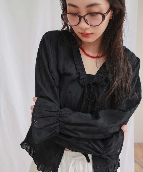 miette(ミエット)の「フリルデザインコットンレースブラウス(シャツ/ブラウス・レディース・ブラック/オフホワイト・L/M/S)」の15枚目の写真