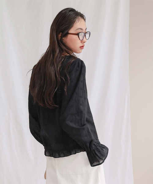 miette(ミエット)の「フリルデザインコットンレースブラウス(シャツ/ブラウス・レディース・ブラック/オフホワイト・L/M/S)」の16枚目の写真