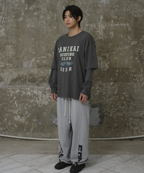 ERER(エルエル)の「Overfit Vintage Painted Surf Club Artwork T-Shirt Charcoal(Tシャツ/カットソー・レディース・チャコール・1/2)」の2枚目の写真