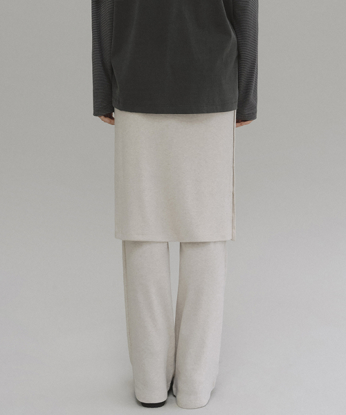ANDNEEDS(アンドニーズ)の「Naia layered skirt pants (oatmeal melange)(スウェットパンツ・レディース・その他・FREE)」の4枚目の写真