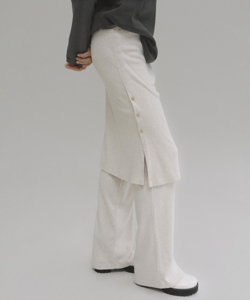 ANDNEEDS(アンドニーズ)の「Naia layered skirt pants (oatmeal melange)(スウェットパンツ・レディース・その他・FREE)」の5枚目の写真