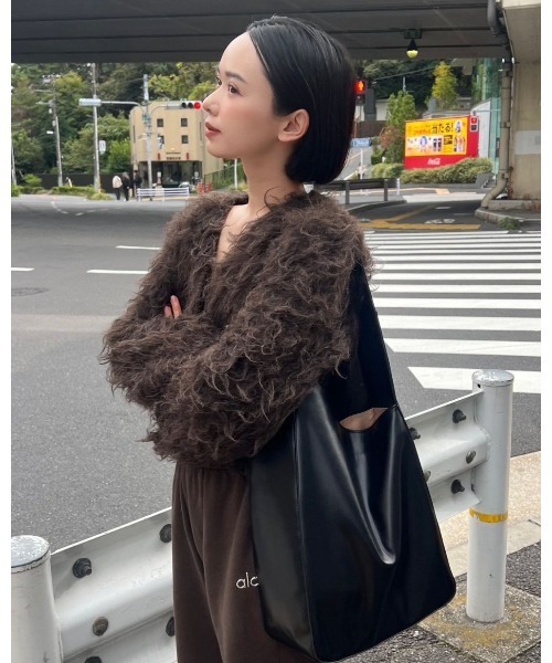 EFOLE(エフォル)の「【大容量/PC・A4収納/肩掛け】Azusa×EFOLE コラボ シンプルワンショルダーバッグ(ショルダーバッグ・レディース・ブラック/ブラウン・FREE)」の1枚目の写真