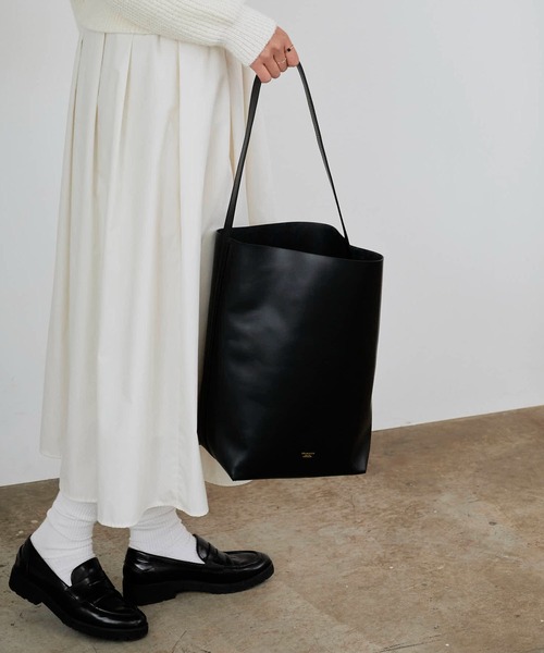 sita parantica（シータパランティカ）の「sita parantica/シータ パランティカ BUCKET-Minimal spec.Leather ワンハンドル バケットバック（ハンドバッグ・レディース・ブラック/オリーブ・FREE）」の3枚目の写真