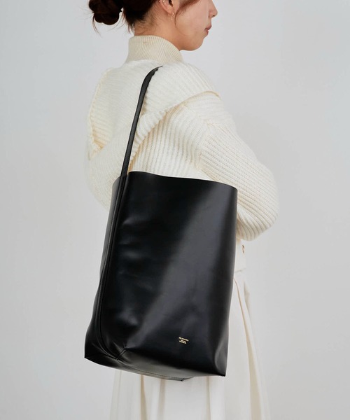sita parantica（シータパランティカ）の「sita parantica/シータ パランティカ BUCKET-Minimal spec.Leather ワンハンドル バケットバック（ハンドバッグ・レディース・ブラック/オリーブ・FREE）」の4枚目の写真