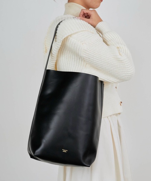 sita parantica（シータパランティカ）の「sita parantica/シータ パランティカ BUCKET-Minimal spec.Leather ワンハンドル バケットバック（ハンドバッグ・レディース・ブラック/オリーブ・FREE）」の5枚目の写真