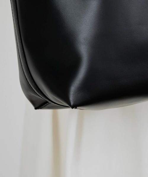 sita parantica（シータパランティカ）の「sita parantica/シータ パランティカ BUCKET-Minimal spec.Leather ワンハンドル バケットバック（ハンドバッグ・レディース・ブラック/オリーブ・FREE）」の14枚目の写真