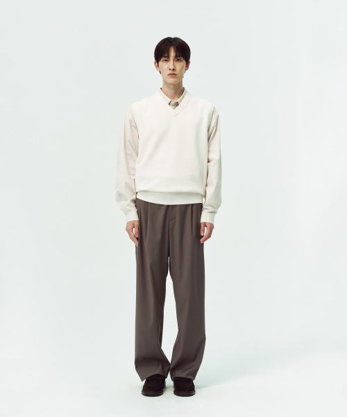 BLANKROOM(ブランクルーム)の「Vニットベスト_IVORY(ベスト・レディース・その他・1/2/3)」の2枚目の写真