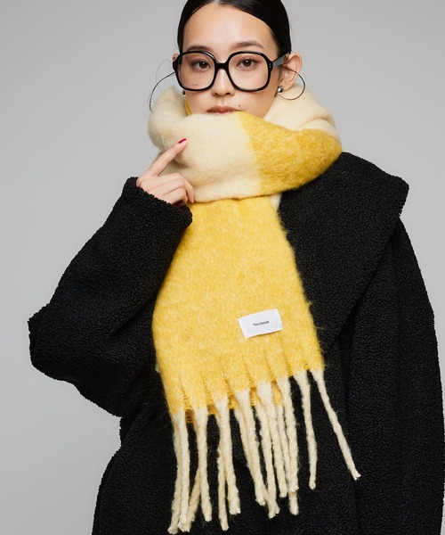 Narcissus（ナルシス）の「バイカラーマフラー（マフラー・レディース・ブラック/レッド/イエロー・FREE）」の3枚目の写真