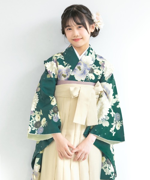 SOUBIEN(ソウビエン)の「【floro by SOUBIEN】ハイジュニア袴4点セット(着物・襦袢・下帯・袴)(着物・キッズ・ターコイズブルー系/グリーン系/ホワイト系その他/レッド系/ピンクベージュ/ピンク系/ブルー系/ネイビー系/スモーキーグリーン系1・M/S/L/SS/LL)」の3枚目の写真