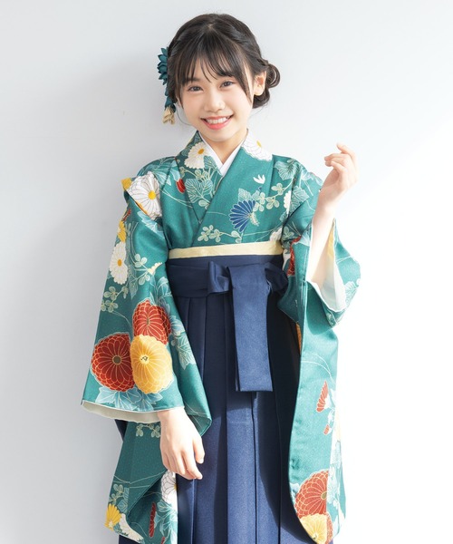 SOUBIEN(ソウビエン)の「【floro by SOUBIEN】ハイジュニア袴4点セット(着物・襦袢・下帯・袴)(着物・キッズ・ターコイズブルー系/グリーン系/ホワイト系その他/レッド系/ピンクベージュ/ピンク系/ブルー系/ネイビー系/スモーキーグリーン系1・M/S/L/SS/LL)」の6枚目の写真