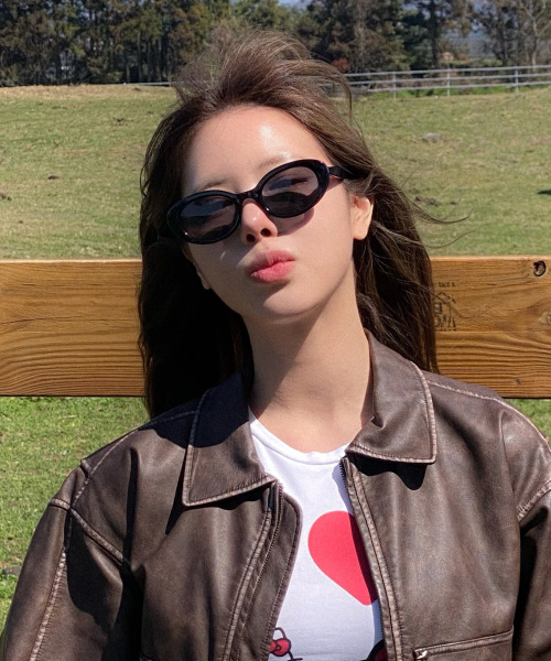 HANGLE EYEWEAR(ハングルアイウェア)の「オーバルサングラス ブラック(サングラス・レディース・その他・FREE)」の2枚目の写真