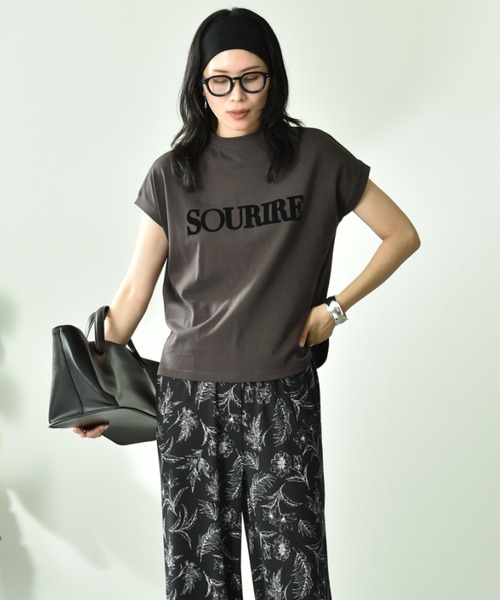INTERPLANET(インタープラネット)の「【UV・接触冷感】フロッキーロゴプリントフレンチスリーブプルオーバー(Tシャツ/カットソー・レディース・オフホワイト/ライトベージュ/チャコールグレー・FREE)」の4枚目の写真