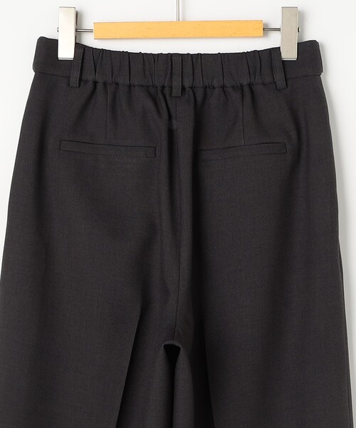 NOLLEY’S Sophi（ノーリーズソフィ）の「《セットアップ対応》ウォッシャブルドライシャークタックワイドパンツ（その他パンツ・レディース・グレイッシュベージュ/チャコールグレー・38/36/34）」の3枚目の写真