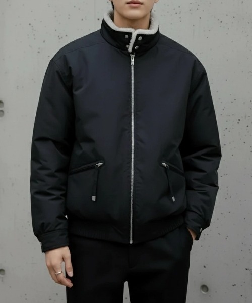 ARULE（アルール）の「A'GEM/9 × .kom『ARULE/アルール』Boa Lined Stand Collar Zip Blouson/ボアライニングスタンドカラージップブルゾン（ブルゾン・メンズ・ブラック・L）」の4枚目の写真