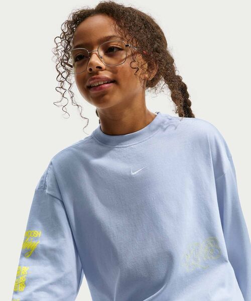 NIKE（ナイキ）の「ナイキ スポーツウェア ジュニア（ガールズ）オーバーサイズド長袖Tシャツ / Nike Sportswear Big Kids' (Girls') Oversized Long-Sleeve T-Shirt II1159-057 Ghost（Tシャツ/カットソー・キッズ・グレー系その他2・160/150/140/130）」の3枚目の写真