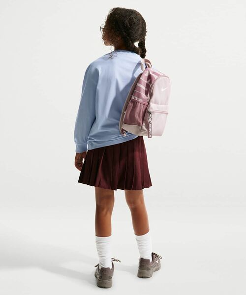 NIKE（ナイキ）の「ナイキ スポーツウェア ジュニア（ガールズ）オーバーサイズド長袖Tシャツ / Nike Sportswear Big Kids' (Girls') Oversized Long-Sleeve T-Shirt II1159-057 Ghost（Tシャツ/カットソー・キッズ・グレー系その他2・160/150/140/130）」の5枚目の写真