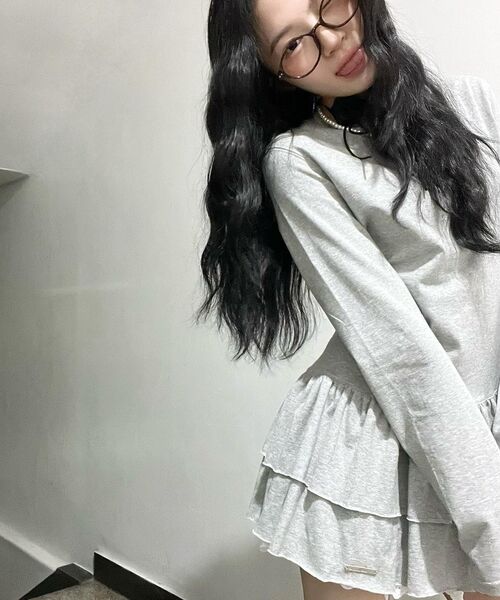 AMESWORLDWIDE(アメスワールドワイド)の「FRILL LAYERED LONGSLEEVE TEE GREY(Tシャツ/カットソー・レディース・その他・FREE)」の3枚目の写真