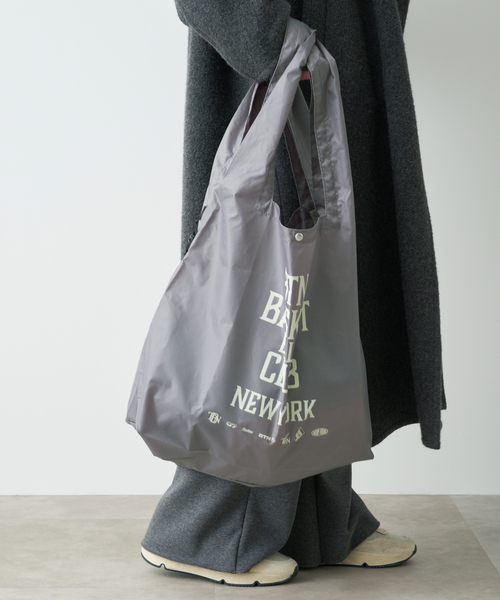 Deuxieme Classe（ドゥーズィエムクラス）の「BTN Logo Shopping バッグ（ショルダーバッグ・レディース・ホワイト/チャコールグレー・FREE）」の4枚目の写真