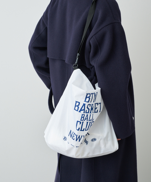 Deuxieme Classe（ドゥーズィエムクラス）の「BTN Logo Shopping バッグ（ショルダーバッグ・レディース・ホワイト/チャコールグレー・FREE）」の7枚目の写真