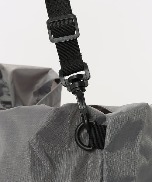 Deuxieme Classe（ドゥーズィエムクラス）の「BTN Logo Shopping バッグ（ショルダーバッグ・レディース・ホワイト/チャコールグレー・FREE）」の16枚目の写真