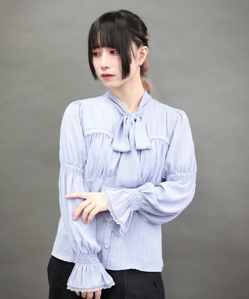 NIBBLE POISON(ニブルポイズン)の「シャーリングボウタイBL(シャツ/ブラウス・レディース・ホワイト/ラベンダー/ブラック・MEDIUM)」の4枚目の写真