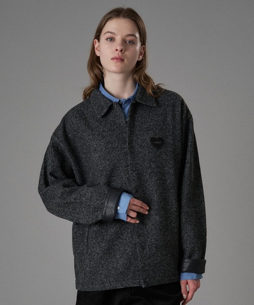 ONCILY（オンシェリー）の「HEART LOGO CHAMBRAY KNIT BLOUSON / ハートロゴシャンブレーニットブルゾン（ブルゾン・メンズ・ブラック/ブラウン・SMALL/MEDIUM/LARGE）」の3枚目の写真