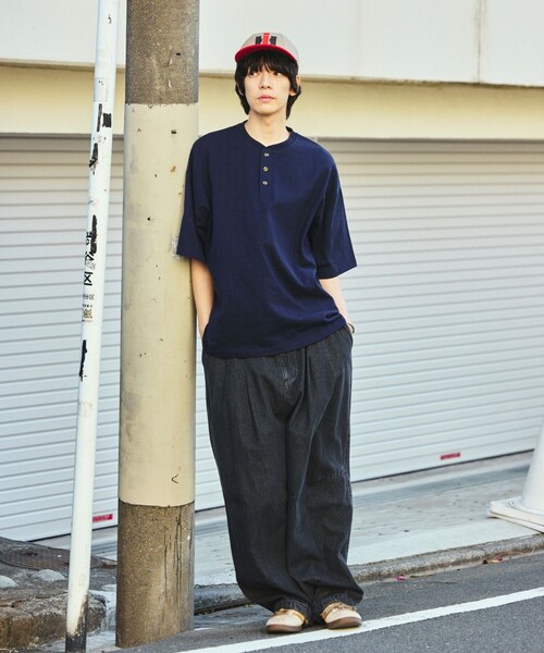 FREAK'S STORE(フリークスストア)の「限定展開 9オンス Heavyweight ビッグシルエット ヘンリーネックTシャツ ヘビーウェイト(Tシャツ/カットソー・メンズ・ホワイト/ネイビー/アッシュグレー/ブラウン/グレイッシュベージュ/ブラック/スミクロ・LARGE/MEDIUM/SMALL/X-SMALL)」の22枚目の写真