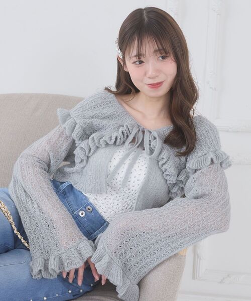 MAJESTIC LEGON(マジェスティックレゴン)の「キャミセットビッグカラーフリルカーデ(カーディガン/ボレロ・レディース・ブルー/ピンク/アイボリー/グレー・MEDIUM)」の4枚目の写真