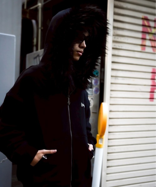 L.H.P（エルエイチピー）の「SUPPLIER/サプライヤー/【LHP EXCLUSIVE】FAUX FUR CROPPED CROSS ZIP HOODIE（パーカー・メンズ・シルバー/ピンク・XL/L/M）」の4枚目の写真