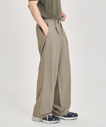 PRAIRIE（プレリー）の「エアフロー ルーズフィット スラックス (ライトカーキ)（スラックス）」