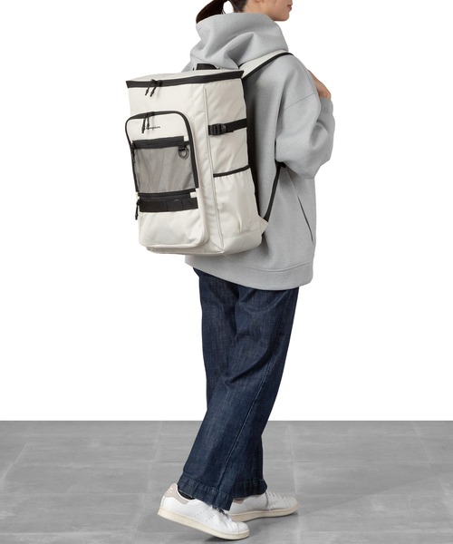 Champion（チャンピオン）の「チャンピオン リュックサック ボックス型 通学 65463（バックパック/リュック・メンズ・ブラック×ホワイト/ブラック×グリーン/ブラック×ピンク/ベージュ×ブラック・FREE）」の11枚目の写真