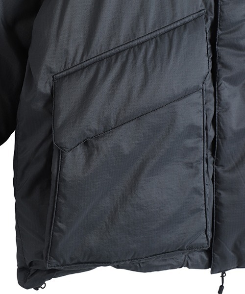 URU（ウル）の「URU / ウル：NYLON DOWN - DOWN JACKET：25FND01[COR]（ダウンジャケット/コート・メンズ・チャコールグレー・2）」の8枚目の写真