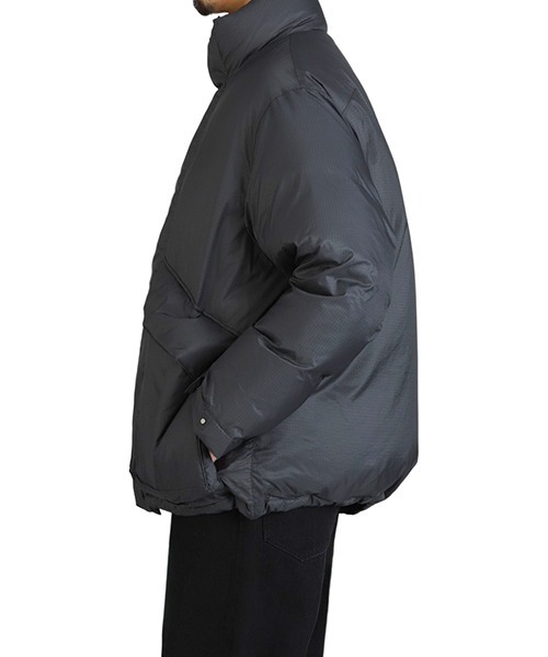 URU（ウル）の「URU / ウル：NYLON DOWN - DOWN JACKET：25FND01[COR]（ダウンジャケット/コート・メンズ・チャコールグレー・2）」の3枚目の写真