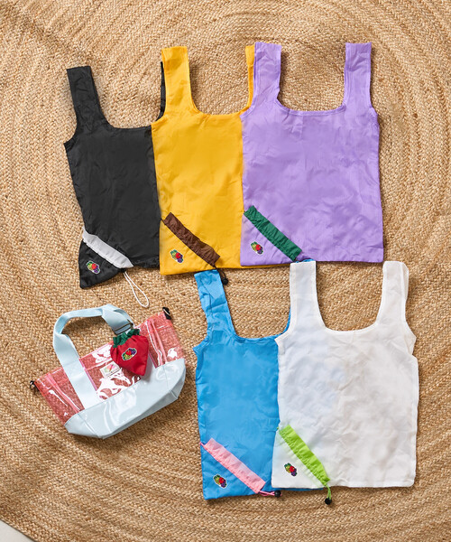 FREAK'S STORE（フリークスストア）の「FRUIT OF THE LOOM × FREAK'S STORE/フルーツオブザルーム 別注 配色 エコバッグチャーム/パッカブルバッグ/フルーツチャーム（エコバッグ/サブバッグ・レディース・レッド/ブラック/パープル/ナチュラル/サックスブルー/イエロー・ONE SIZE）」の8枚目の写真