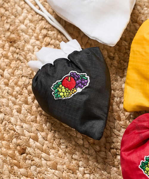 FREAK'S STORE（フリークスストア）の「FRUIT OF THE LOOM × FREAK'S STORE/フルーツオブザルーム 別注 配色 エコバッグチャーム/パッカブルバッグ/フルーツチャーム（エコバッグ/サブバッグ・レディース・レッド/ブラック/パープル/ナチュラル/サックスブルー/イエロー・ONE SIZE）」の14枚目の写真