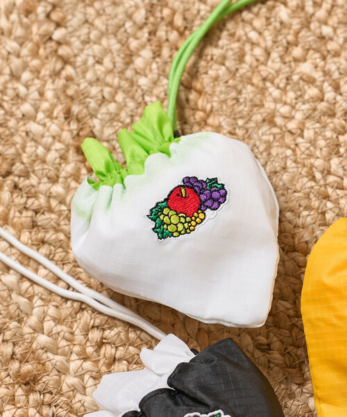 FREAK'S STORE（フリークスストア）の「FRUIT OF THE LOOM × FREAK'S STORE/フルーツオブザルーム 別注 配色 エコバッグチャーム/パッカブルバッグ/フルーツチャーム（エコバッグ/サブバッグ・レディース・レッド/ブラック/パープル/ナチュラル/サックスブルー/イエロー・ONE SIZE）」の16枚目の写真