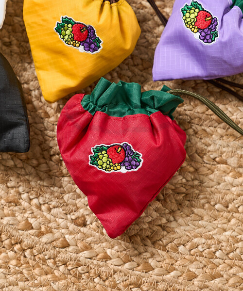 FREAK'S STORE（フリークスストア）の「FRUIT OF THE LOOM × FREAK'S STORE/フルーツオブザルーム 別注 配色 エコバッグチャーム/パッカブルバッグ/フルーツチャーム（エコバッグ/サブバッグ・レディース・レッド/ブラック/パープル/ナチュラル/サックスブルー/イエロー・ONE SIZE）」の20枚目の写真
