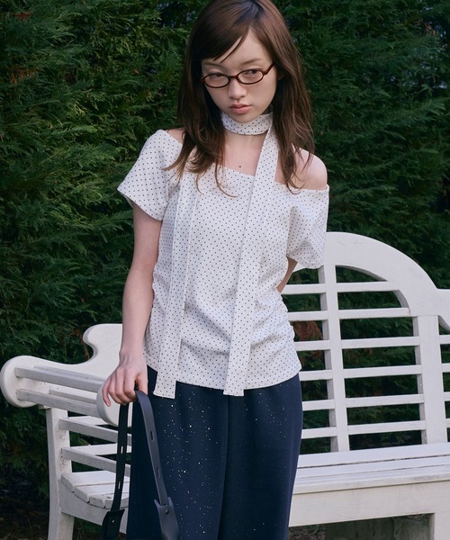 Unblend(アンブレンド)の「【Unblend】マフラーセット サイドギャザー ワンショルダー 2WAY アソート 半袖Tシャツ(Tシャツ/カットソー・レディース・ホワイト系/ブラック/ブラック系/チャコール/オフホワイト・FREE)」の3枚目の写真
