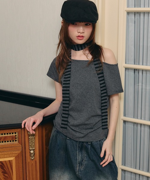 Unblend(アンブレンド)の「【Unblend】マフラーセット サイドギャザー ワンショルダー 2WAY アソート 半袖Tシャツ(Tシャツ/カットソー・レディース・ホワイト系/ブラック/ブラック系/チャコール/オフホワイト・FREE)」の1枚目の写真