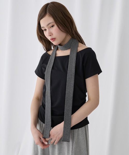 Unblend(アンブレンド)の「【Unblend】マフラーセット サイドギャザー ワンショルダー 2WAY アソート 半袖Tシャツ(Tシャツ/カットソー・レディース・ホワイト系/ブラック/ブラック系/チャコール/オフホワイト・FREE)」の4枚目の写真