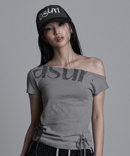 as you are(アズユーアー)の「パンチングアシンメトリーオフショルダーティーグレー(Tシャツ/カットソー・レディース・その他・OS)」の2枚目の写真