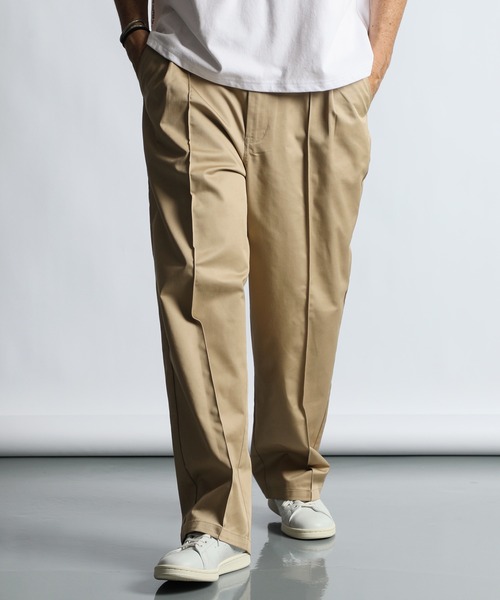 The DUFFER of ST.GEORGE（ザダファーオブセントジョージ）の「CREASE LINE WIDE CHINO：クリースライン ワイド チノパンツ（チノパンツ・メンズ・スミクロ/ベージュ・MEDIUM/X-LARGE/LARGE）」の5枚目の写真