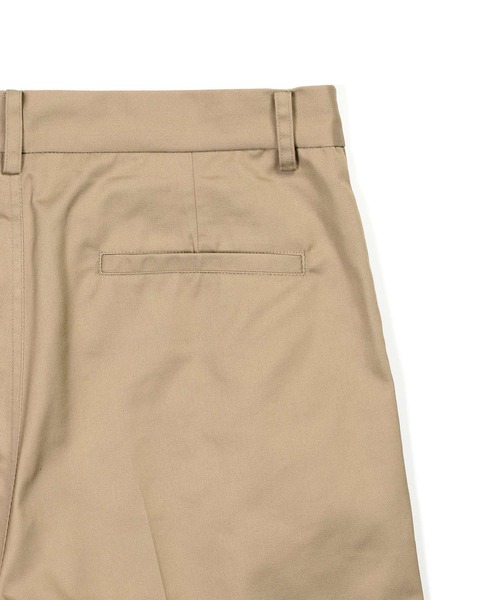 The DUFFER of ST.GEORGE（ザダファーオブセントジョージ）の「CREASE LINE WIDE CHINO：クリースライン ワイド チノパンツ（チノパンツ・メンズ・スミクロ/ベージュ・MEDIUM/X-LARGE/LARGE）」の14枚目の写真