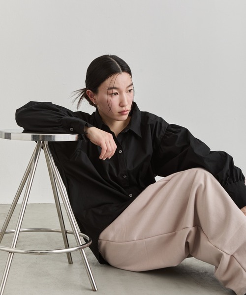 NUJOH(ヌゾ)の「Balloon Sleeve Cotton Shirt / バルーンスリーブコットンシャツ(シャツ/ブラウス・レディース・ライトブルー/ブラック/ホワイト・FREE)」の14枚目の写真