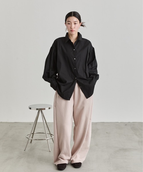 NUJOH(ヌゾ)の「Balloon Sleeve Cotton Shirt / バルーンスリーブコットンシャツ(シャツ/ブラウス・レディース・ライトブルー/ブラック/ホワイト・FREE)」の15枚目の写真